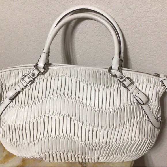 Ivory Coach Leather Tote Handbag - Picture 9 of 16